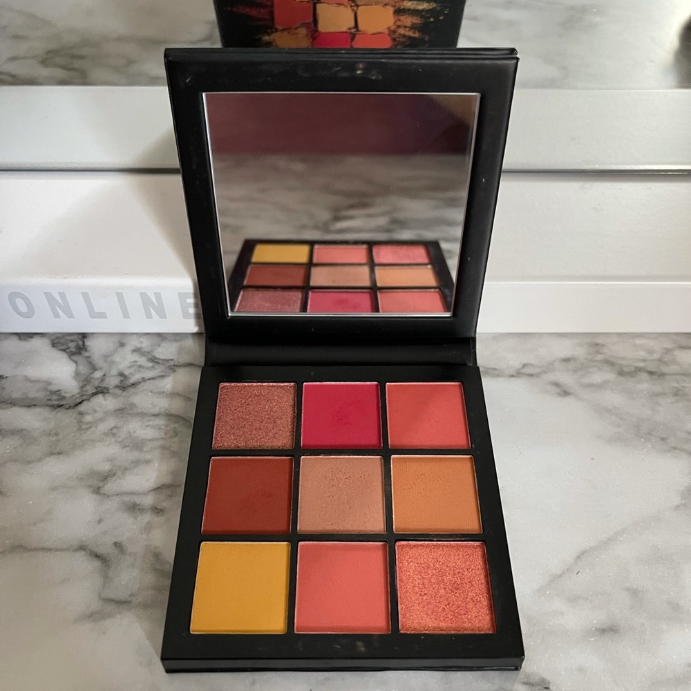 Huda Beauty Coral Obsession Pallet